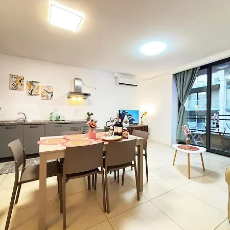 Paceville Glow Six * St. Julian's