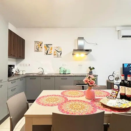 Paceville Glow Six San Ġiljan