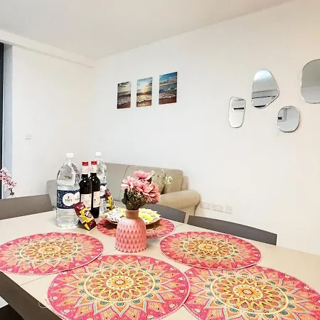 Paceville Glow Six Apartament *