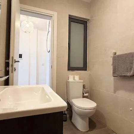 Paceville Glow Six * San Ġiljan