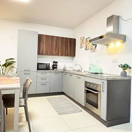 Apartament Paceville Glow Six *