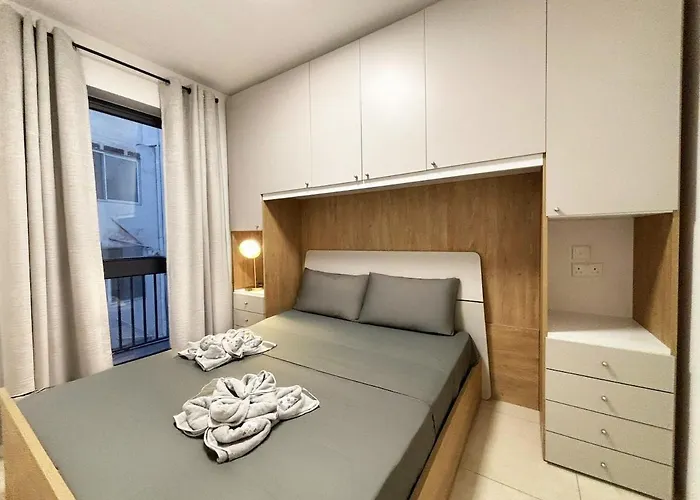 Paceville Glow Six * San Ġiljan