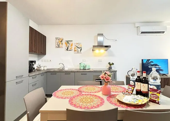 Paceville Glow Six * San Ġiljan