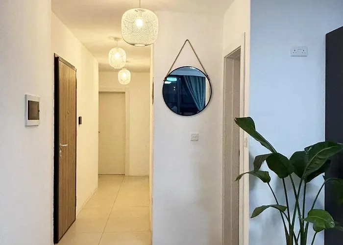 Paceville Glow Six Apartament *