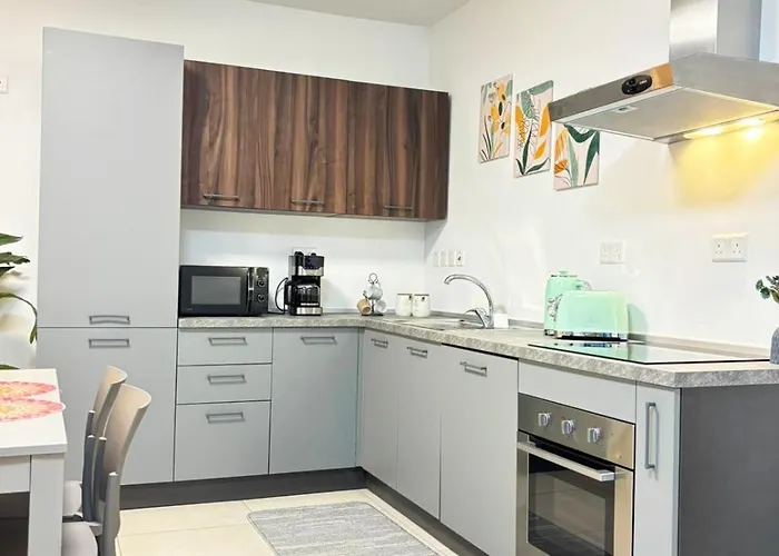 Paceville Glow Six *